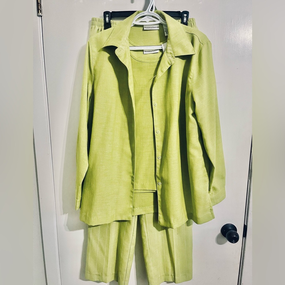 Draper’s & Damon’s size M 3 Piece Pants and Jacket Women’s Set light green